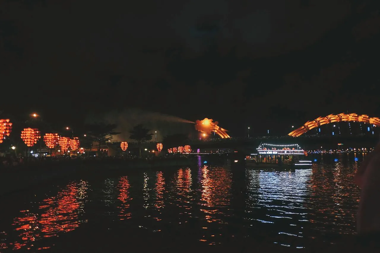Roll Hostel N Pub Da Nang