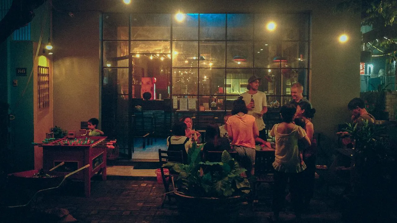 Roll Hostel N Pub Da Nang